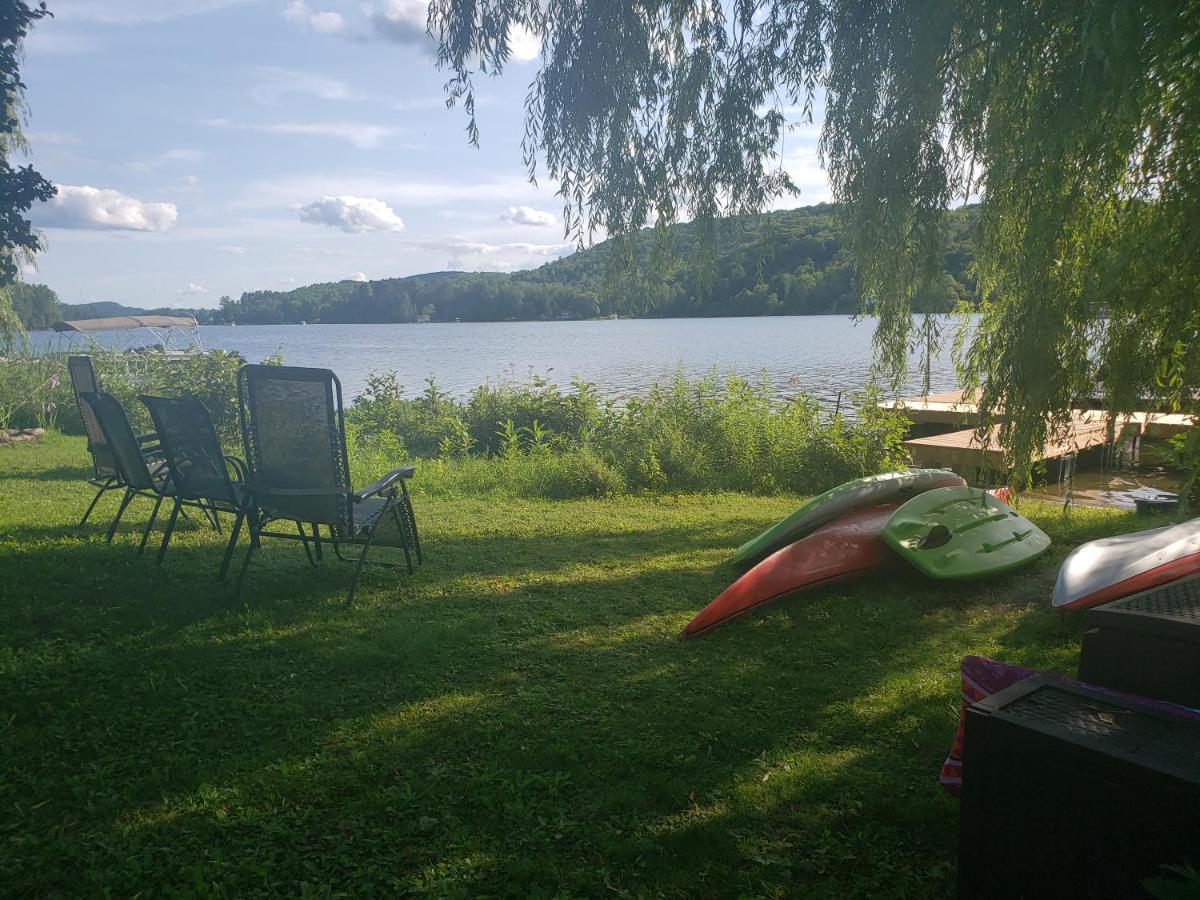 Le Nid doré sur le lac  Val des Monts Buitenkant foto